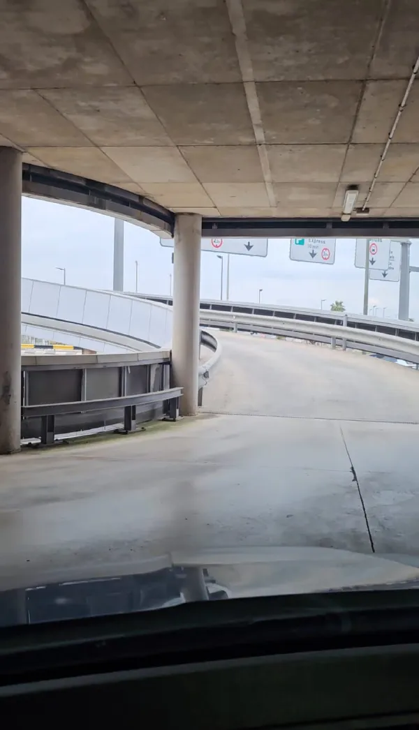 Collect Car VLC Aiport 3